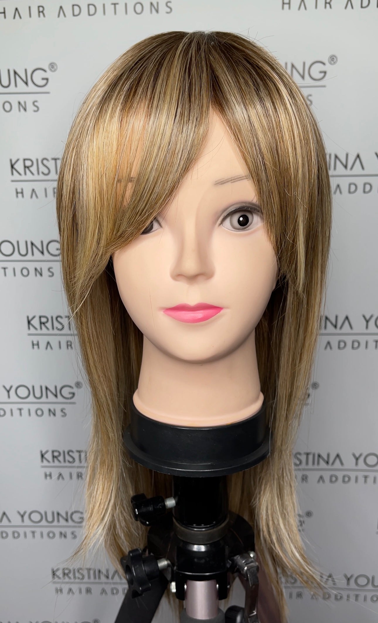 Raquel Welch - Influencer Inspo wig - RL16/21 SS (Shaded Sand) *CLEARANCE*