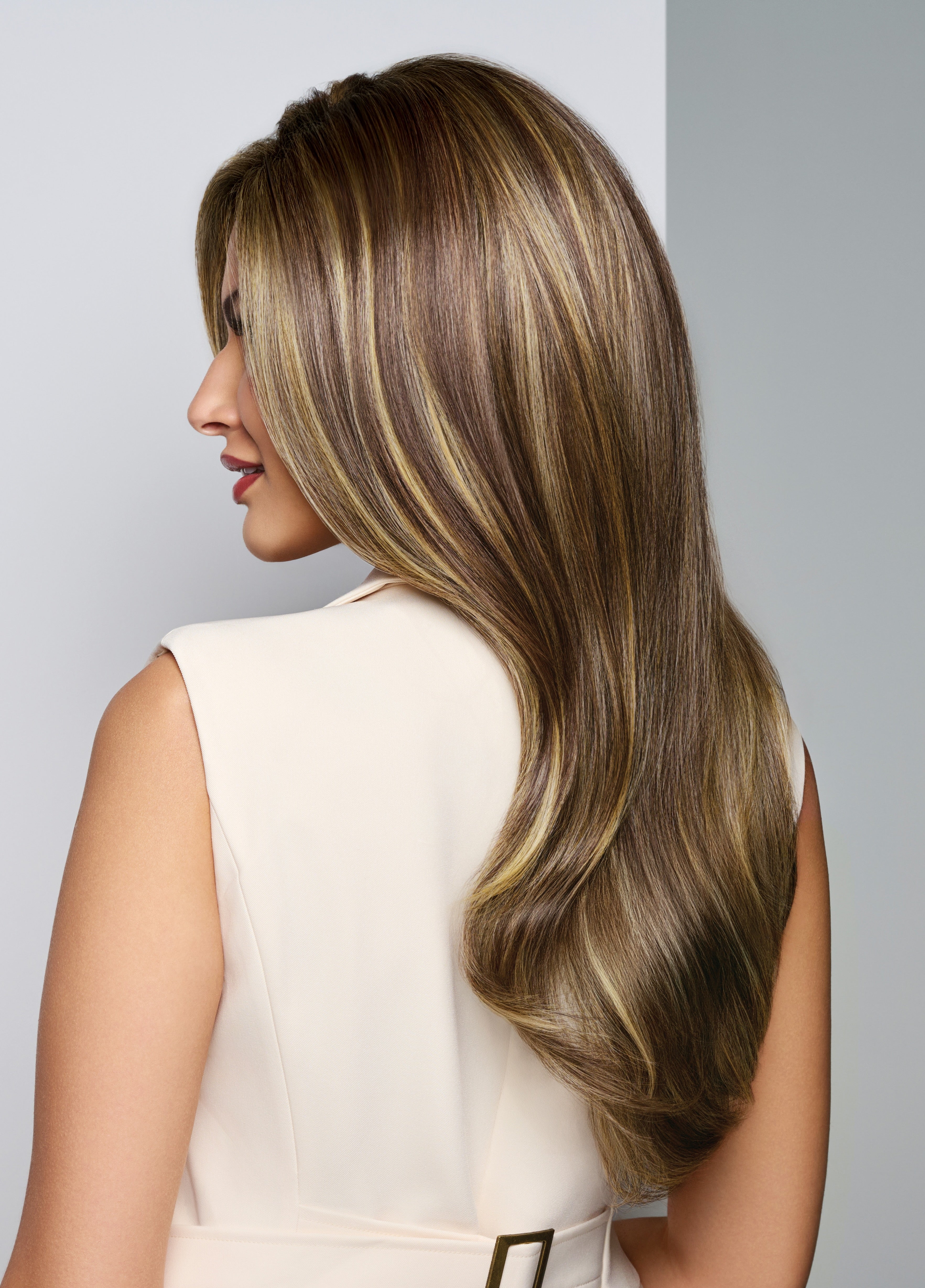 Feature Length wig - Raquel Welch Sheer Luxury FeatherLite Collection