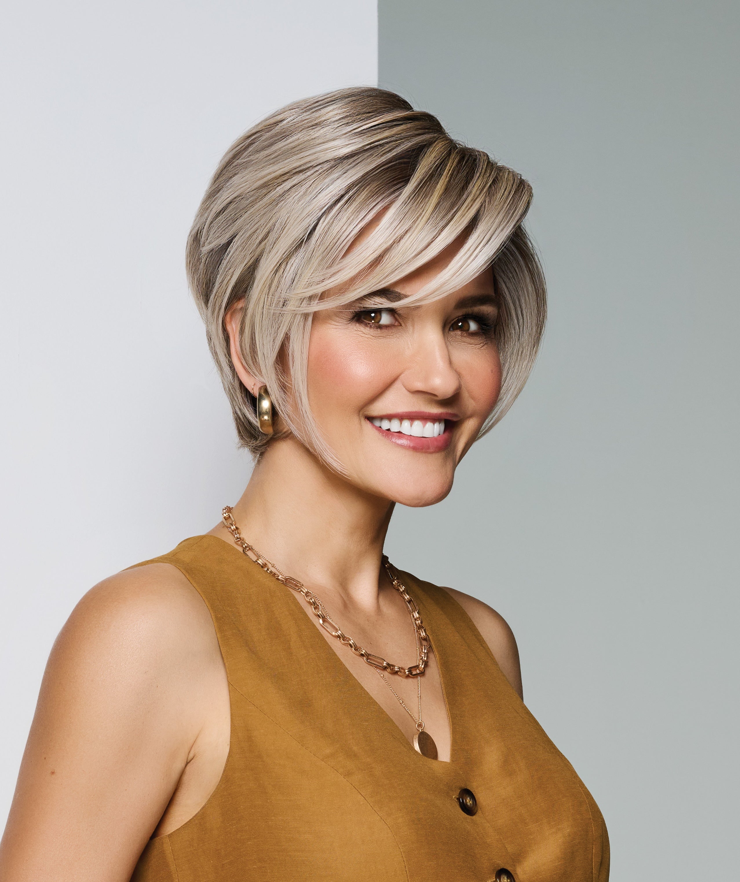 Posh Premiere wig - Raquel Welch Sheer Luxury FeatherLite Collection