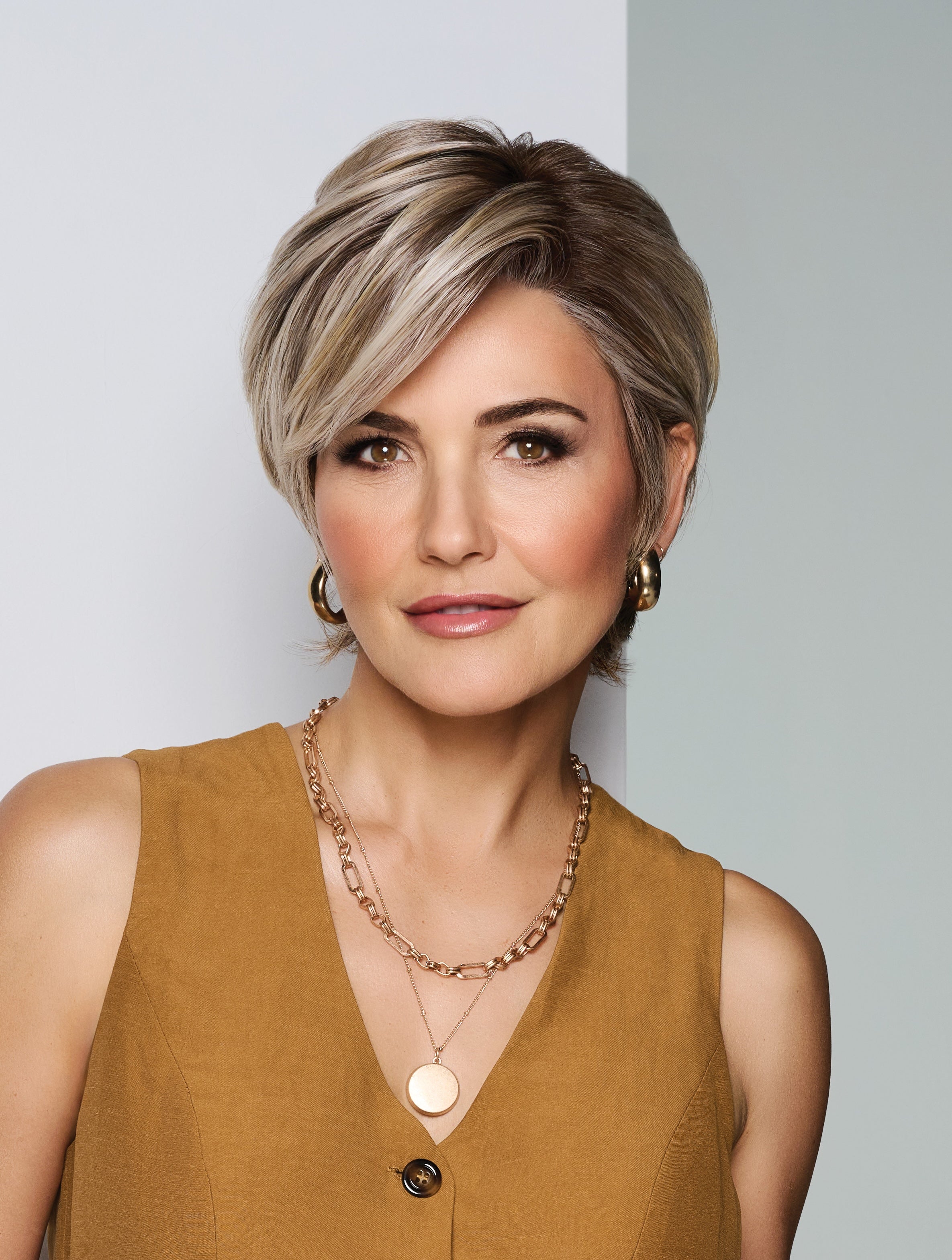 Posh Premiere wig - Raquel Welch Sheer Luxury FeatherLite Collection