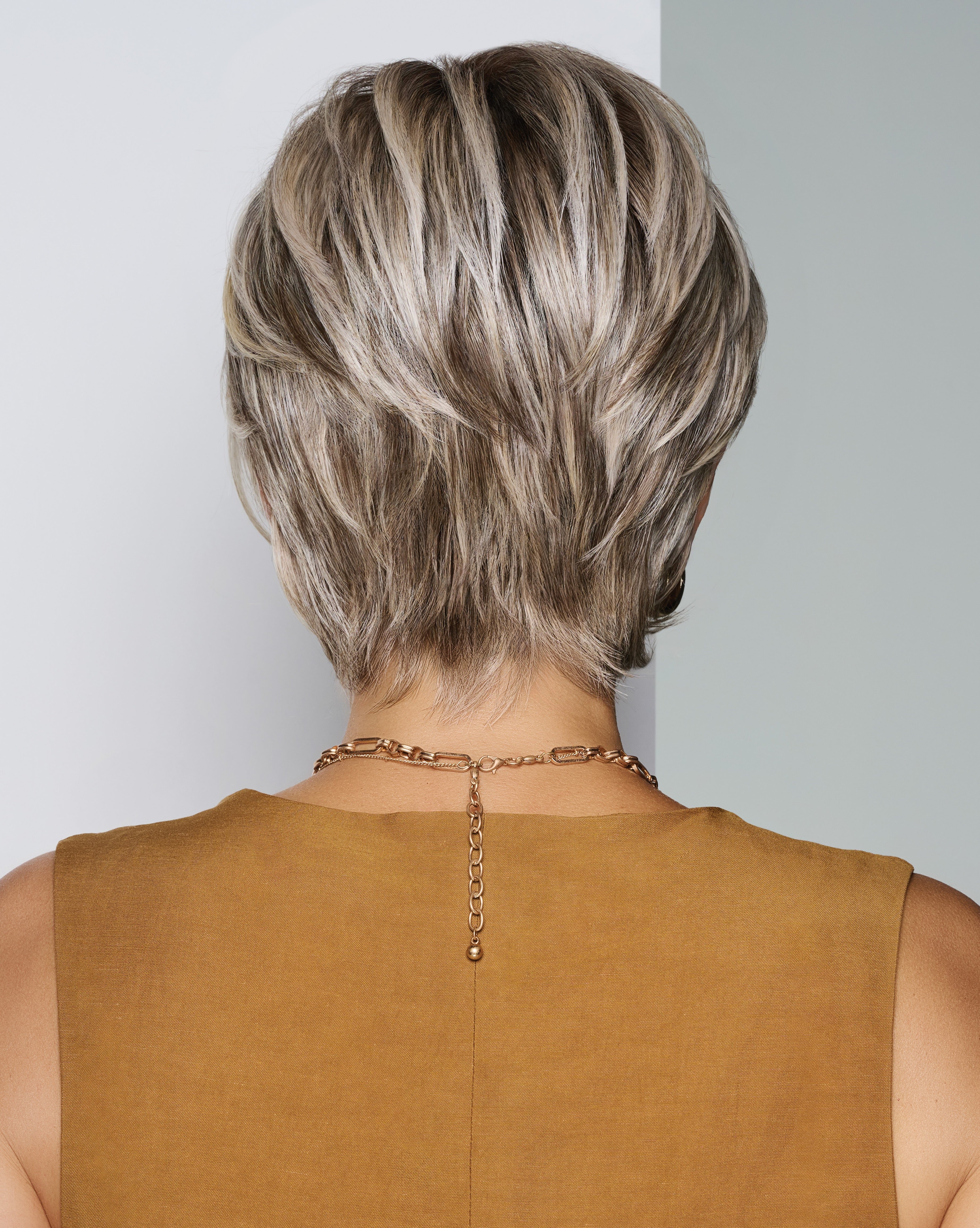 Posh Premiere wig - Raquel Welch Sheer Luxury FeatherLite Collection