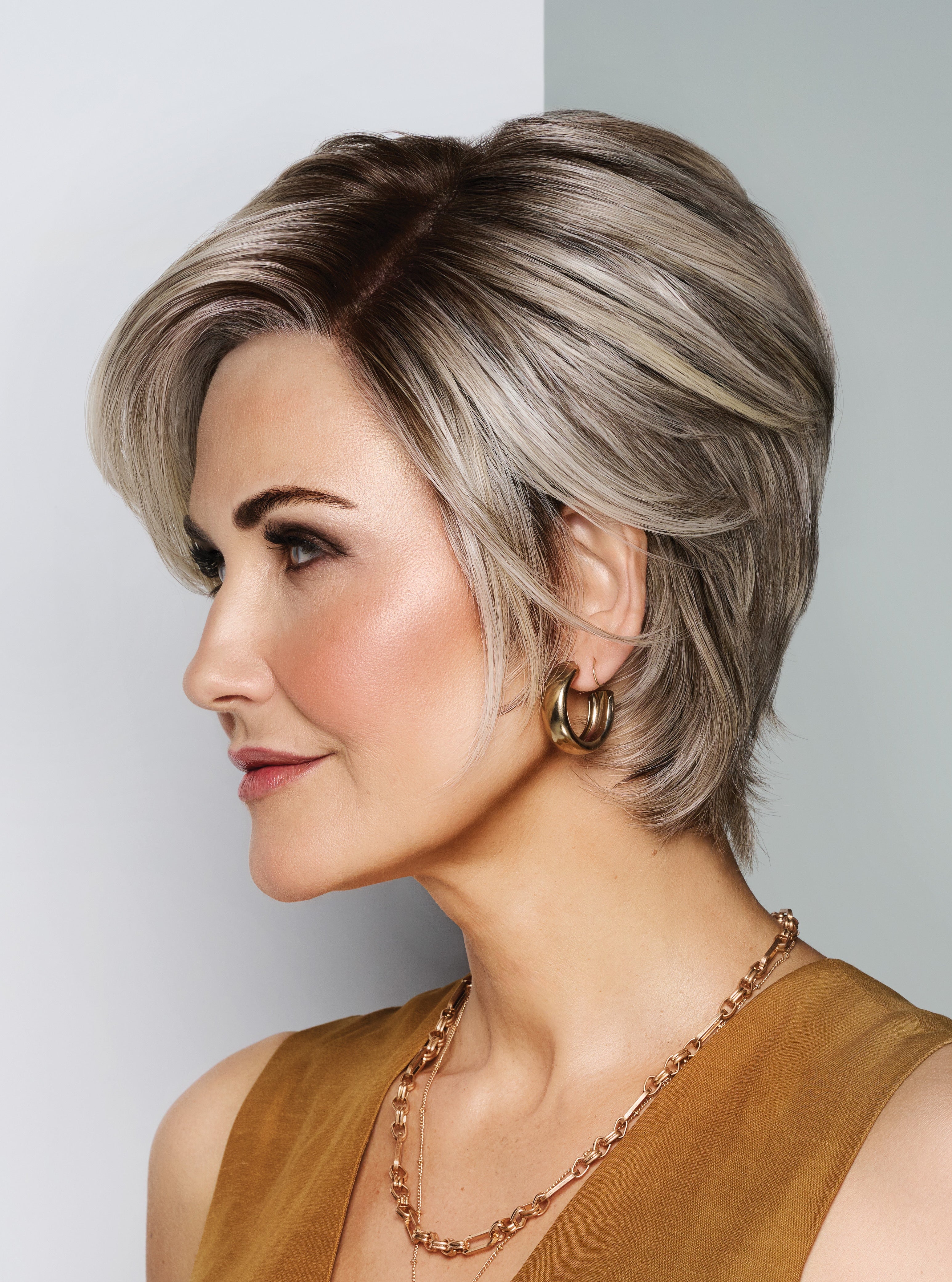 Posh Premiere wig - Raquel Welch Sheer Luxury FeatherLite Collection